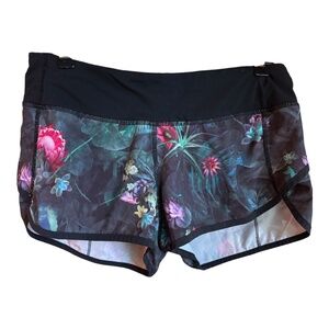 Lululemon Black Floral Shorts Women’s Size 4 – Athletic Running Workout Yoga